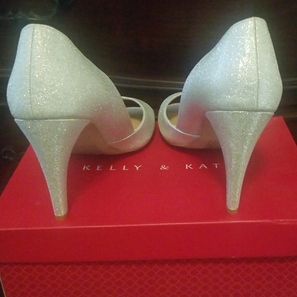 Heels - Picture 3 of 3